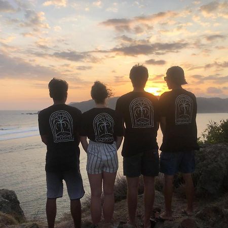 Tropical Sunday Bungalow - Surf And Stay Selong Belanak Esterno foto