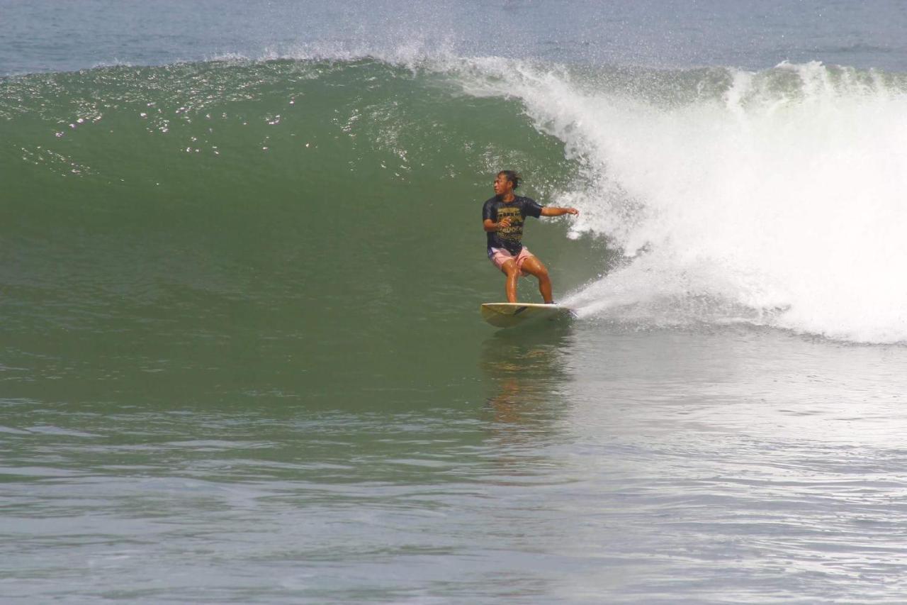 Tropical Sunday Bungalow - Surf And Stay Selong Belanak Esterno foto