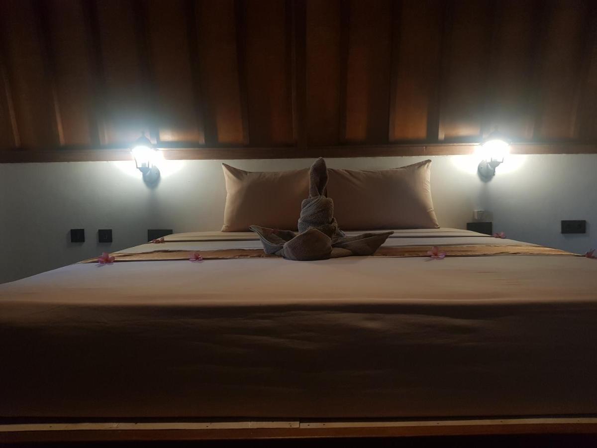 Tropical Sunday Bungalow - Surf And Stay Selong Belanak Esterno foto