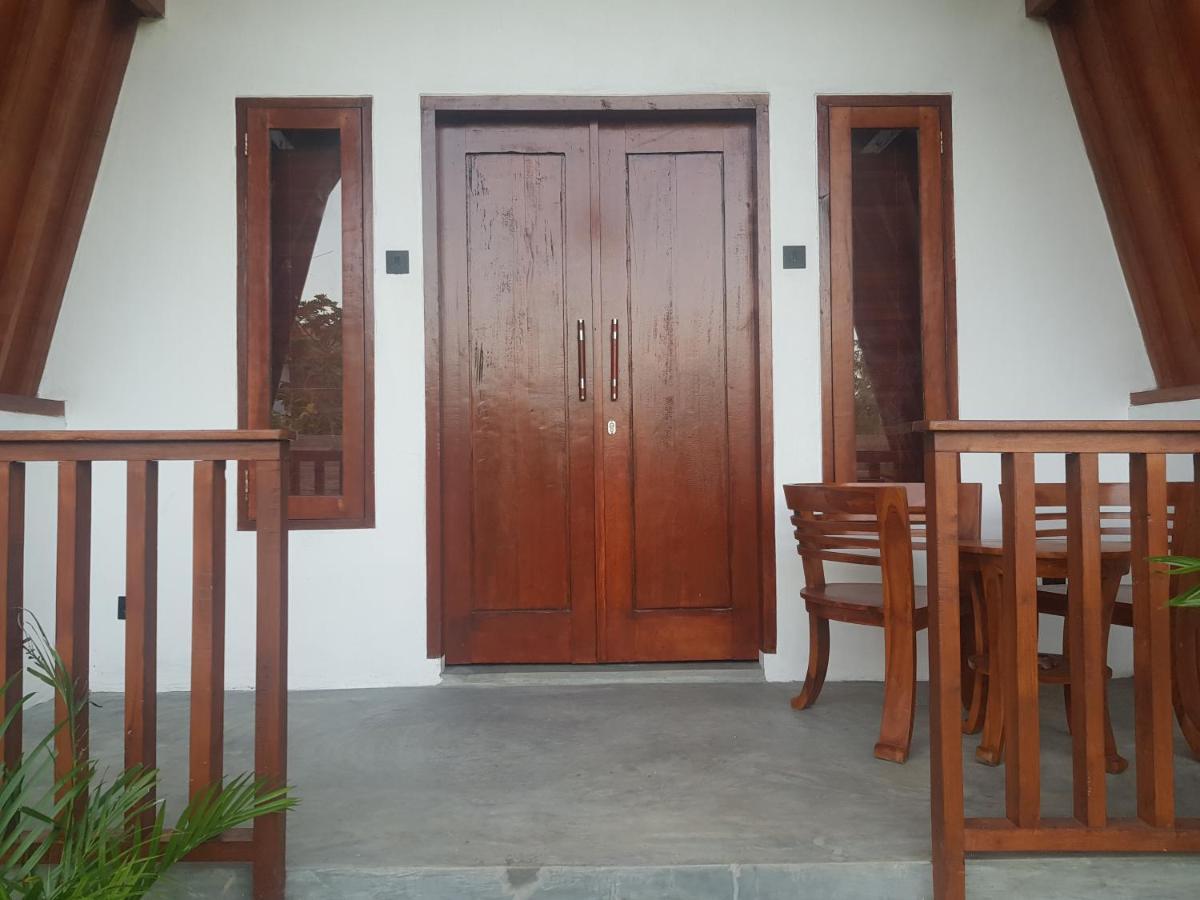 Tropical Sunday Bungalow - Surf And Stay Selong Belanak Esterno foto