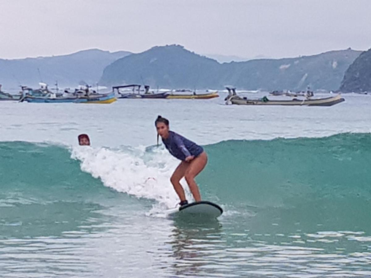 Tropical Sunday Bungalow - Surf And Stay Selong Belanak Esterno foto