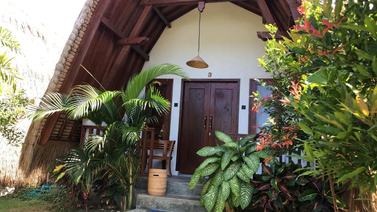 Tropical Sunday Bungalow - Surf And Stay Selong Belanak Esterno foto
