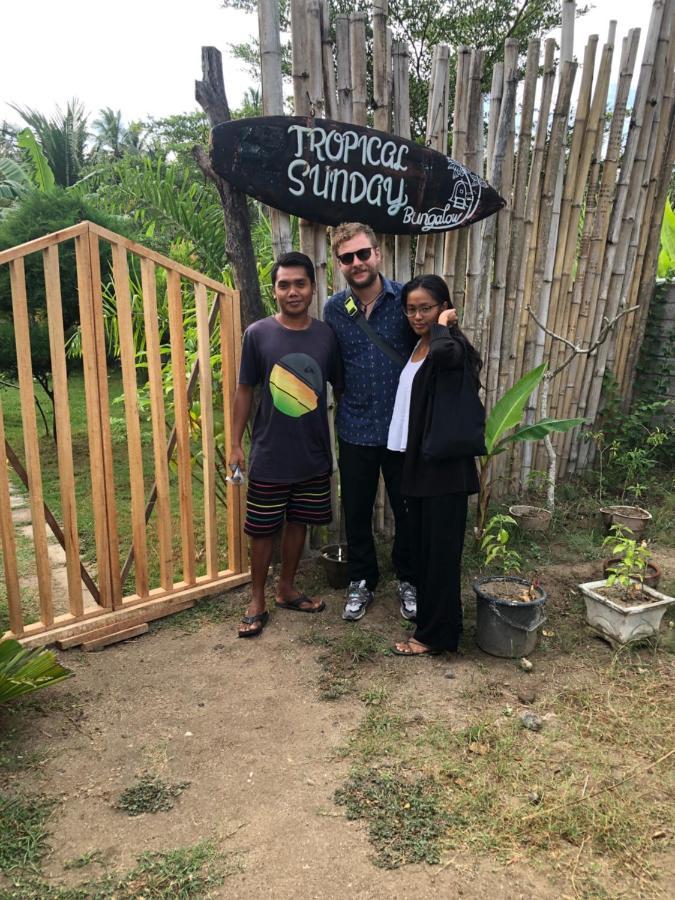Tropical Sunday Bungalow - Surf And Stay Selong Belanak Esterno foto